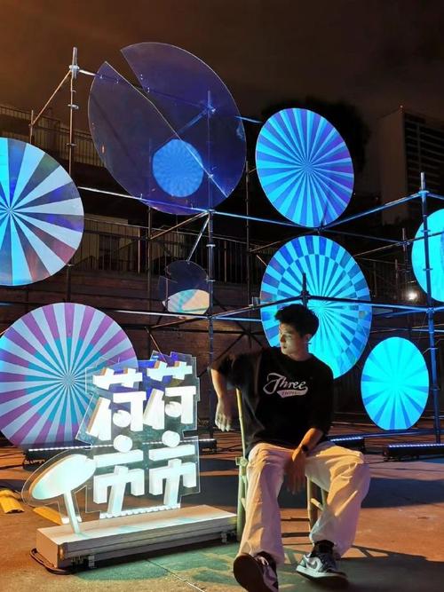 初入职场的小李，分享在武汉夜网的娱乐体验与感受